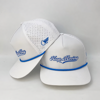Casquette de sport blanche imperméable à trous découpés au laser, avec logo brodé personnalisé, patch en caoutchouc, pour homme, en polyester, avec cordon, haute performance