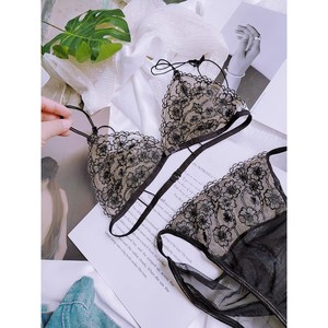 French-style sexy and alluring thin-strapped lace backless bra set for girls with small breasts. Wire-free, ultra-thin triangle - Product Image 4