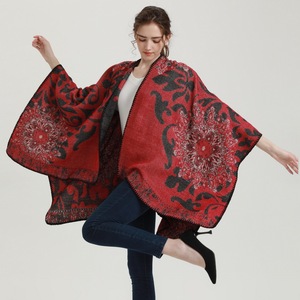 Prêt à expédier <span class=keywords><strong>Poncho</strong></span> <span class=keywords><strong>en</strong></span> <span class=keywords><strong>alpaga</strong></span> de luxe pour femmes 2022 Doux surdimensionné Floral Jacquard Hiver Chaud Châle <span class=keywords><strong>en</strong></span> cachemire pour femmes Cape - Product Image 1