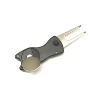 Vente en gros d'accessoires de golf style sport personnalisés outil de réparation de divot en plastique PU avec marqueur de boule de fer pour cadeaux de club