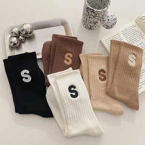 Wholesale Custom Design Embroidery <strong>S</strong> Letter White Knitted Sports Crew <strong>Socks</strong> Unisex Cotton Winter <strong>Socks</strong> Bottom Logo for <strong>Men</strong> - Product Image 2