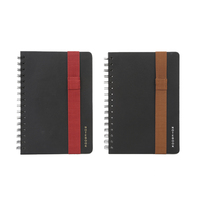Nouvel arrivage Couverture en papier pour cahier à spirale simple à couverture rigide noire de taille A5 avec porte-stylo élastique coloré
