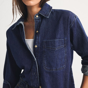 Chemise en jean délavé coloré coupe classique pour femme, chemisier décontracté à manches longues boutonné avec poche poitrine, style vintage toutes saisons - Product Image 3