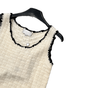 Top Corto de Punto con Ribete en Contraste y Borde Festoneado, Top Corto Texturizado con Aberturas para Uso Casual de Verano - Product Image 6