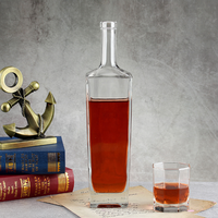 Botol Kaca Whiskey Tequila Desain Klasik Berkualitas Tinggi Premium 250ml 500ml 750ml dengan Sumbat Gabus Mewah Persegi Buatan Khusus