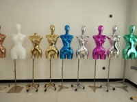 Mannequins brésiliens courbés en plastique BBL Robe de mariage pour femme Demi-corps Fille sexy Mannequin grande taille avec gros buste Cul