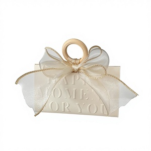 Boîte à bonbons créative <span class=keywords><strong>et</strong></span> colorée en forme de triangle, portable, pour fiançailles/mariage, en bois de qualité alimentaire, avec queue de <span class=keywords><strong>poisson</strong></span> en tulle, pour aliments - Product Image 1