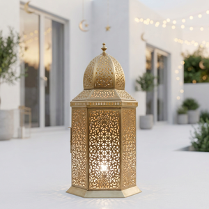 Lanterne à bougie en métal marocain moderne, fabriquée à la main, pour la décoration de la maison et des événements du Ramadan - Product Image 2