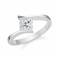 Hermoso Anillo de Diamante Corte Princesa en Oro Blanco Sólido de 14k