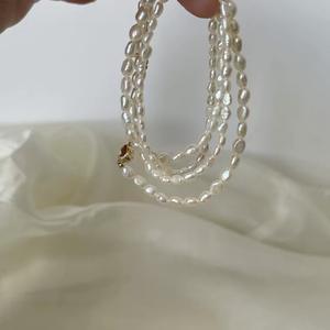 Collier minimaliste français pour femme, perle baroque naturelle irrégulière, forme de cœur, boucle magnétique, chaîne de clavicule, petit collier - Product Image 2