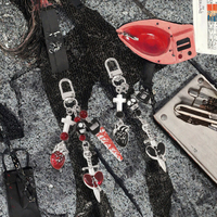 Porte-clés créatif en émail noir avec perles en forme de cœur, style gothique sombre, nouvelle décoration pour sac à dos, cadeau pour amis