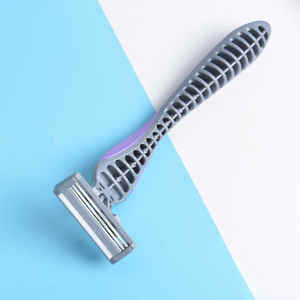 Plus de commentaires 4 pièces par paquet de rasoir de sécurité de voyage à petite poignée à triple lame de haute qualité - Product Image 6