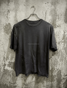 T-shirt ample en coton épais personnalisé avec impression sérigraphique, manches courtes, style vintage délavé et usé pour homme, fabriqué par HG. - Product Image 2