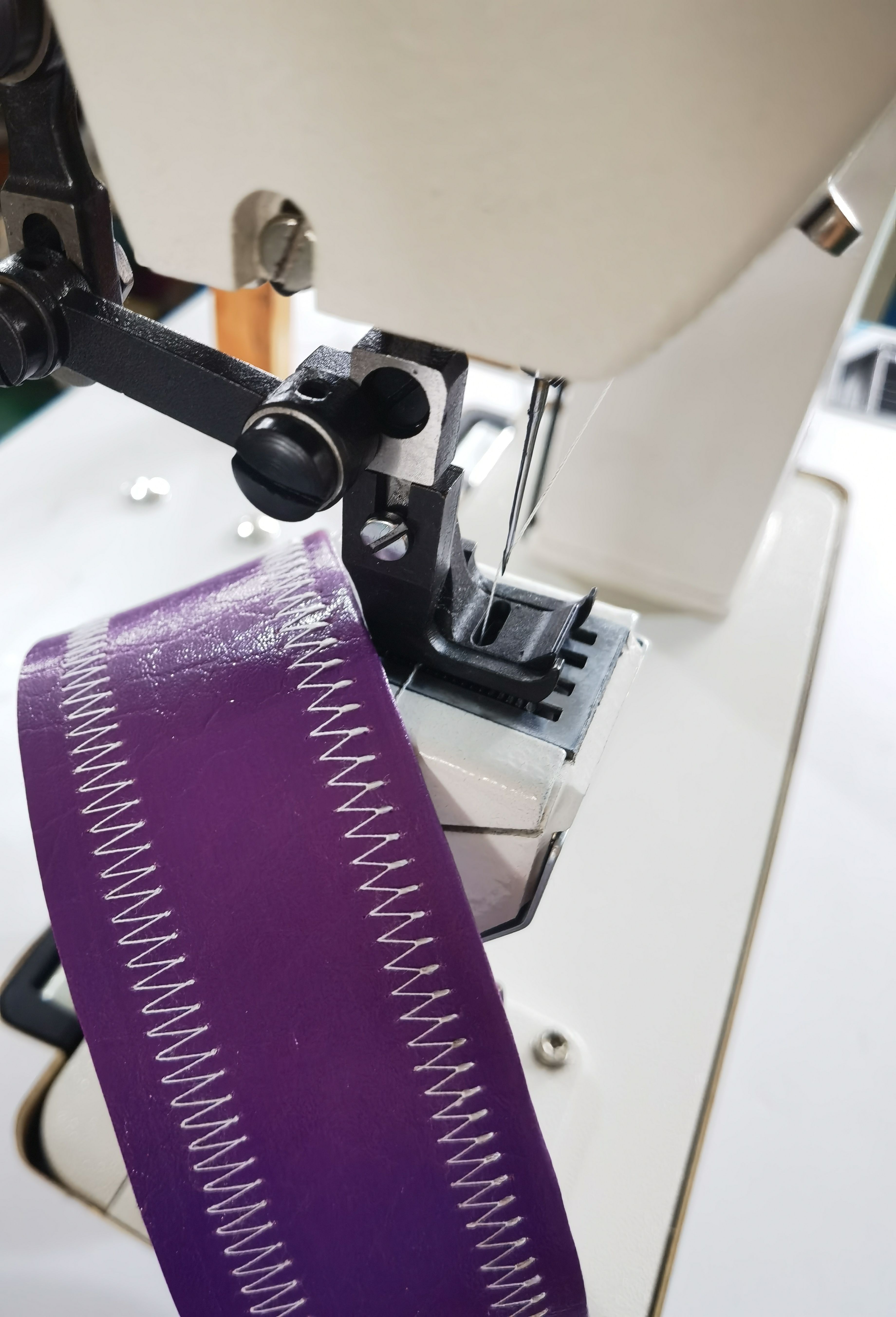 manual zigzag sewing machine