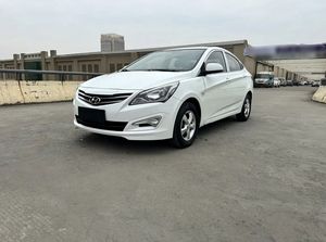 Hoge kwaliteit gebruikte 2016 Hyundai Reina 1.4L GLS handgeschakeld Smart model 5-persoons sedan benzine auto - Product Image 4