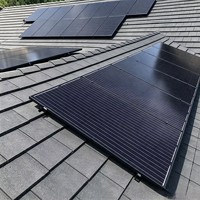 Panneau solaire monocristallin 150W tout noir, design élégant, module photovoltaïque pour caravane, yacht, aventure hors réseau