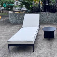 Chaise longue de jardin durable en aluminium avec table d'appoint pour hôtel et bord de piscine