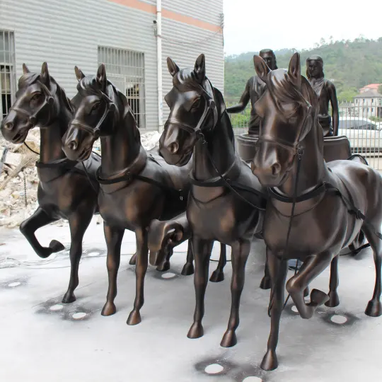 Personalizzato di alta qualità in resina statua di cavallo in fibra di vetro retrò europeo carrozza scultura in vendita