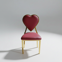 Chaise de salle à manger d'hôtel moderne de luxe en métal plaqué or avec dossier en forme de cœur pour mariages, banquets, conférences, restaurants