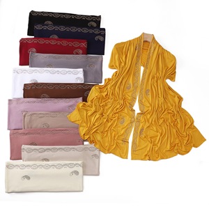 Sciarpe Tradizionali all'Ingrosso per Donne, Hijab Etnico Semplice, Copricapo Islamico Elastico con Strass, Scialle in Jersey di Cotone - Product Image 2