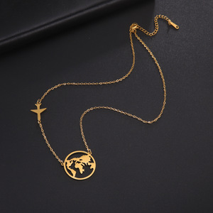 Collar con Colgante de Mapa del Mundo |   Acero Inoxidable Chapado en Oro PVD de 18K |   Joyería Personalizada con Mapa de País |   Impermeable, Hipoalergénico - Product Image 6