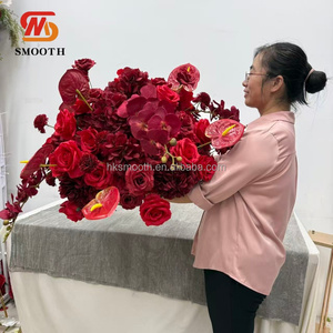 SMOOTH Bola de Flores Artificiales Color Borgoña para Boda con Rosa Roja, Anturio y Amaranto Colgante, Arreglo Floral para Centro de Mesa - Product Image 3