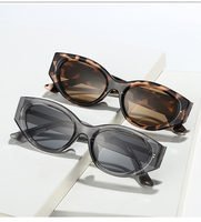Vente en gros de lunettes de soleil unisexes carrées de haute qualité TR90 avec protection UV400, logo féminin, monture intégrale, style œil de chat, personnalisables