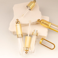 Tubes de brillant à lèvres vides de luxe dorés de 8 ml avec logo personnalisé, tubes applicateurs de brillant à lèvres uniques en forme de couronne, contenants d'emballage cosmétique