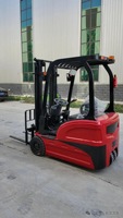 Chariot élévateur télescopique électrique miniature multifonctionnel de 1 tonne et 1,5 tonne avec batterie au plomb-acide et pneus pleins pour entrepôt et construction