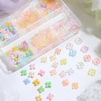 Accessoires de nail art mignons et doux à 6 compartiments, mini trèfles à quatre feuilles, fleurs en résine assorties, décorations portables pour ongles