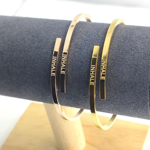 Aofei Thiết Kế Mới DIY Tùy Chỉnh Cá Nhân Tên Phụ Nữ Bangles Thép Không Gỉ Khắc Thần Chú Báo Giá Bangle Chúc May Mắn Vòng Đeo Tay - Product Image 1