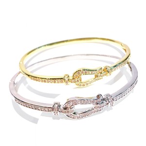 Pulsera con microincrustaciones de herradura, diseño de gancho en oro y blanco, joyería de moda para mujer, regalo para ocasiones, origen Yiwu - Product Image 5