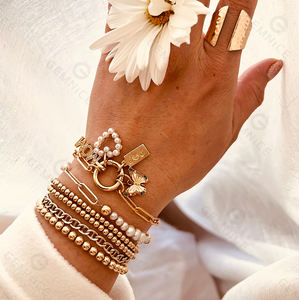 जेम्नल पीतल सोने की प्लेटेड तितली प्रारंभिक टैग मोती दिल कस्टम आकर्षण कंगन - Product Image 4