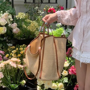 Sac fourre-tout grande capacité pour femme en paille tressée avec boucle magnétique souple – Tenues quotidiennes Été 2025 - Product Image 4