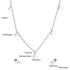 Ensemble de bijoux populaire : Collier et boucles d'oreilles en acier inoxydable plaqué or, style triangle géométrique exquis - Product Image 5