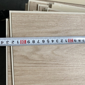 Usine SPC Stone Plastic Flooring Imperméable Haute Résistance à l'usure pour une utilisation intérieure <span class=keywords><strong>Rénovation</strong></span> écologique de maison - Product Image 4