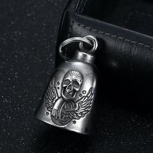 Colgante de acero inoxidable con forma de calavera y alas, campana protectora, estilo retro, adorno para coche, uso diario - Product Image 3