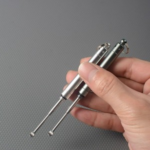 Cure-oreille portable en acier inoxydable, outil de nettoyage d'oreilles rétractable avec trou pour accrocher des porte-clés. - Product Image 2