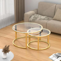 Table basse au design moderne et luxueux, avec éclairage chaleureux, idéale pour petites locations, appartements et salons.