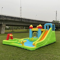 Parc aquatique gonflable avec toboggan et piscine à jets d'eau, château gonflable pour enfants avec pistolet à eau et panier pour le jardin