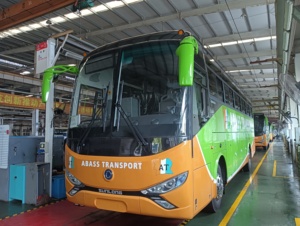 Nouvel autocar 65 places populaire en Afrique <span class=keywords><strong>Bus</strong></span> touristique de luxe avec toilettes et réfrigérateur - Product Image 4