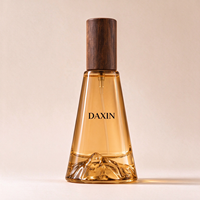 Vente en gros de flacons de parfum en verre personnalisés avec logo, 30 ml, forme conique pyramidale, fond volcanique, flacon de parfum rechargeable avec bouchon en bois