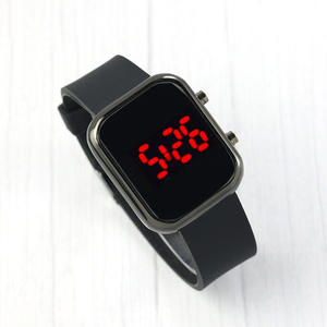 Nuevo Reloj Deportivo Digital LED Unisex, Reloj de Pulsera de Moda con Caja Cuadrada de Aleación, Resistente al Agua 3BAR, Correa de Silicona - Regalo - Product Image 5
