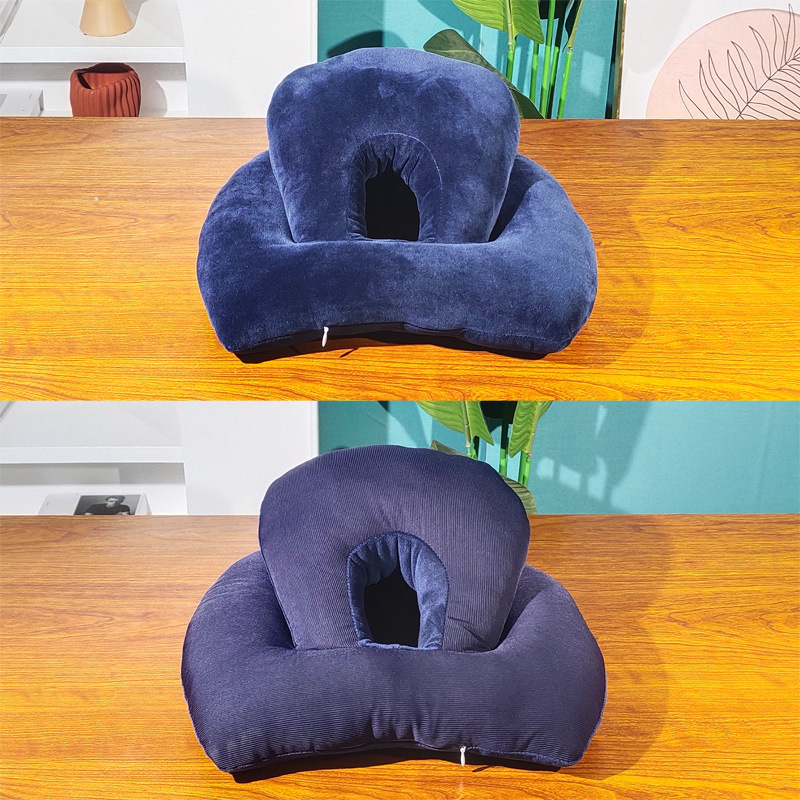 ด้านหนึ่งเป็นผ้าไหมน้ำแข็ง อีกด้านเป็นกำมะหยี่สีน้ำเงินเข้ม