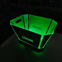 Nouveau design de seau à glace lumineux LED en plastique acrylique de luxe avec capacité de 8L pour le refroidissement du champagne et des boissons pour les fêtes