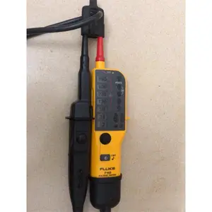 1PC Fluke Voltage Tester T110 VDE 12 2 poli usato