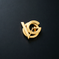Badge de luxe personnalisé en métal plaqué or, étiquette gravée en creux en alliage de zinc, pour vêtements, sacs, marque de créateur, OEM, livraison en 7 jours