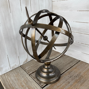 Armilar de latón artesanal con bandas astronómicas detalladas y base de brújula ideal para amantes de la historia y náutica clásica - Product Image 1