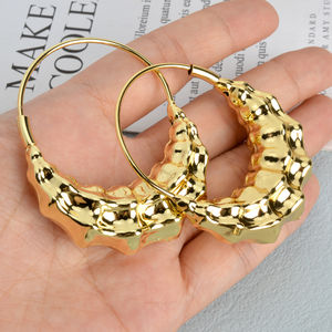 Pendientes de Aro Grandes Clásicos de Latón para Mujer, Chapados en Oro de 18K de Dubái, Diseño Hueco y Grueso con Patrón de Enamorados, para Aniversario - Product Image 4