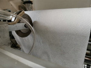Machine <span class=keywords><strong>de</strong></span> fabrication <span class=keywords><strong>de</strong></span> serviettes en papier pliées en V et <span class=keywords><strong>de</strong></span> mouchoirs faciaux, à embossage automatique, à grande capacité, du fabricant chinois Xinyun PLC Gear - Product Image 5